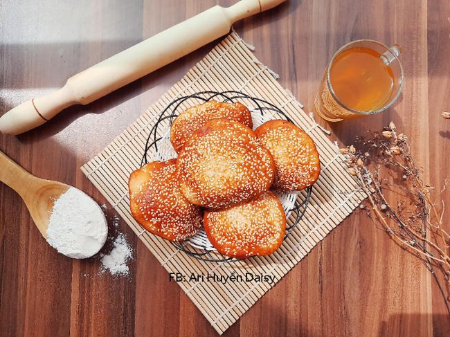 banh tieu2 - Cách làm Bánh tiêu thơm ngon, vỏ giòn cực đơn giản tại nhà