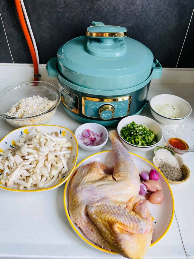 chao ga ham nam1 - Cách Nấu cháo gà hầm nấm thơm ngon, bổ dưỡng cực đơn giản