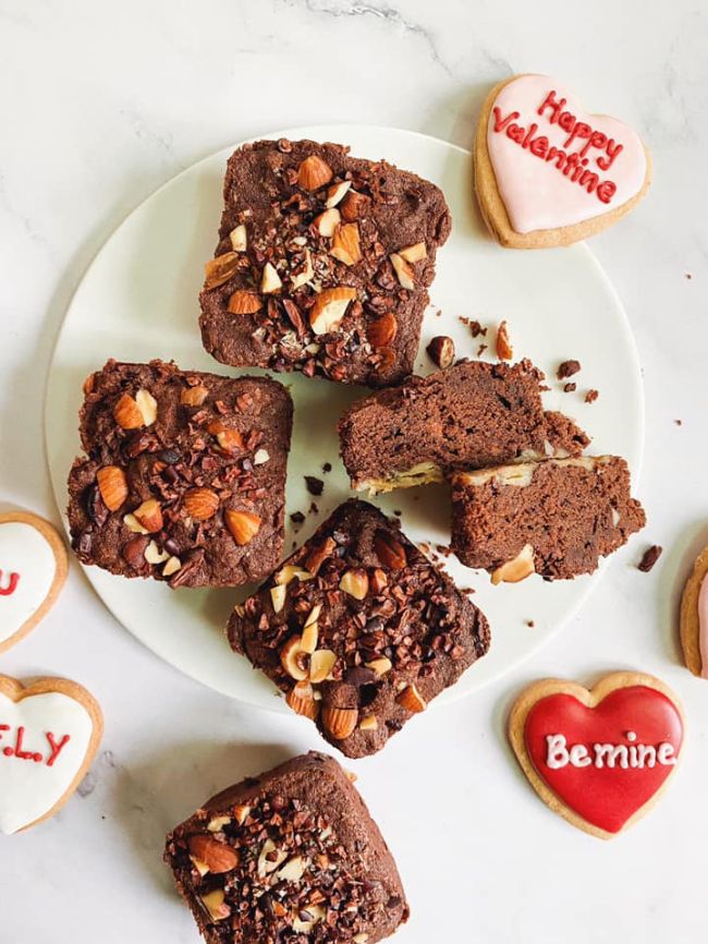 Brownie - Cách làm bánh hạnh nhân Valentine ngon và đơn giản