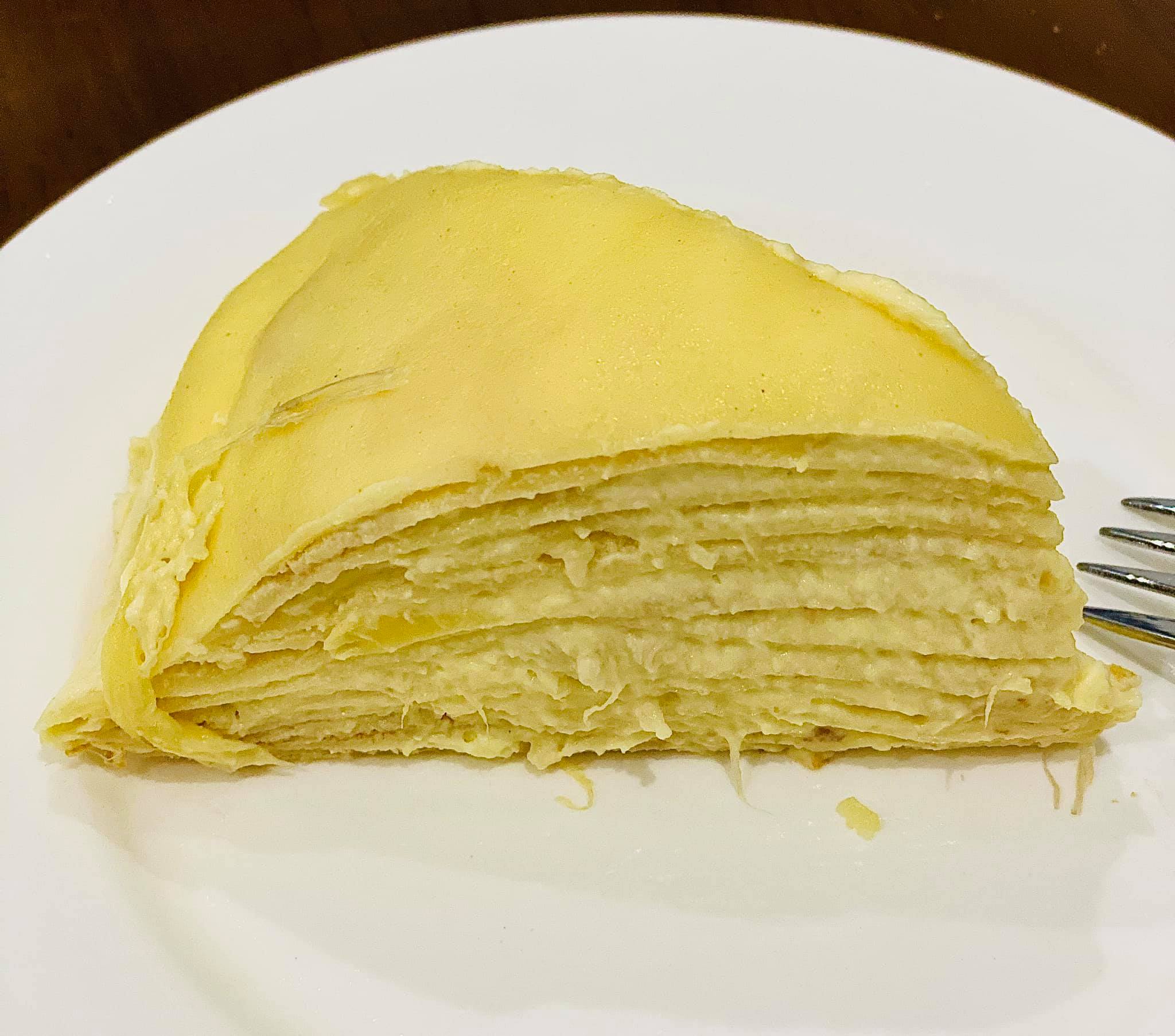 banh crepe sau rieng1 - Cách làm bánh crepe sầu riêng ngàn lớp thơm ngon, hấp dẫn