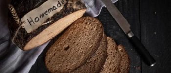 1 lát bánh mì đen bao nhiêu calo? Có giúp giảm cân không?
