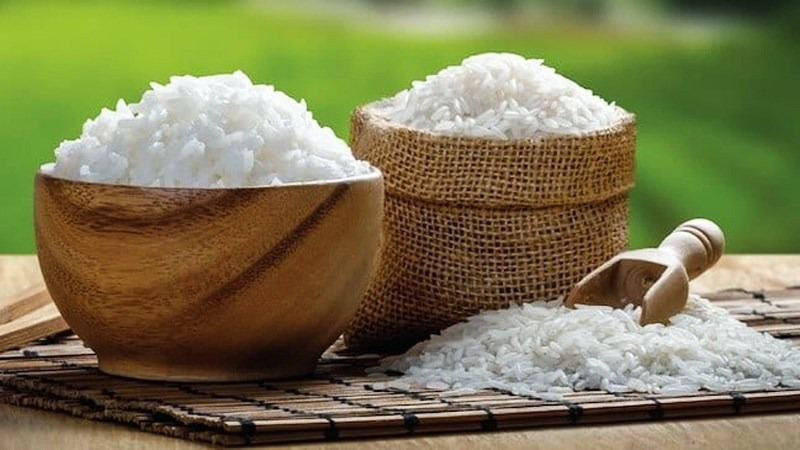 Ăn gạo sống có sao không? Rủi ro khi ăn có thể gặp phải 2