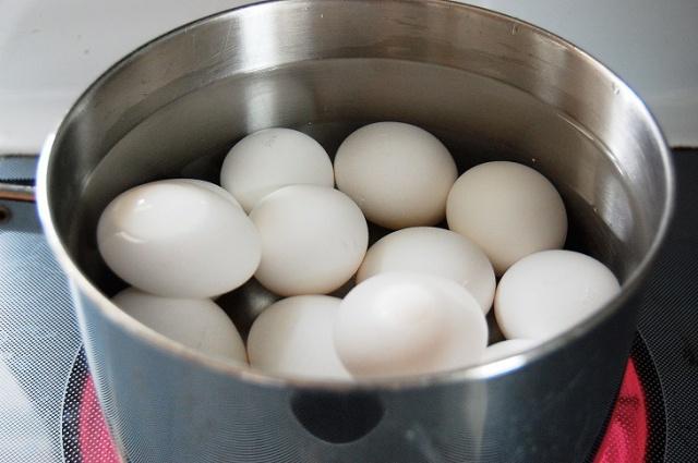 6 sai lầm khiến trứng luộc nứt vỡ, mất chất lại khó bóc vỏ - 1