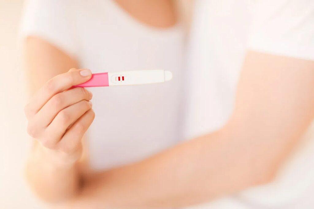 Que thử thai giúp xác định có mang thai hay không