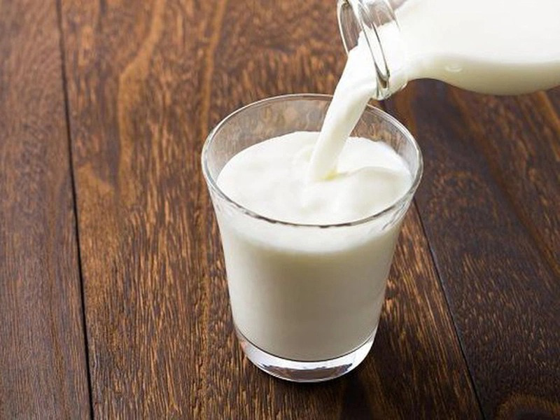 Có nên uống sữa khi đói? Thói quen uống sữa cần tránh 2