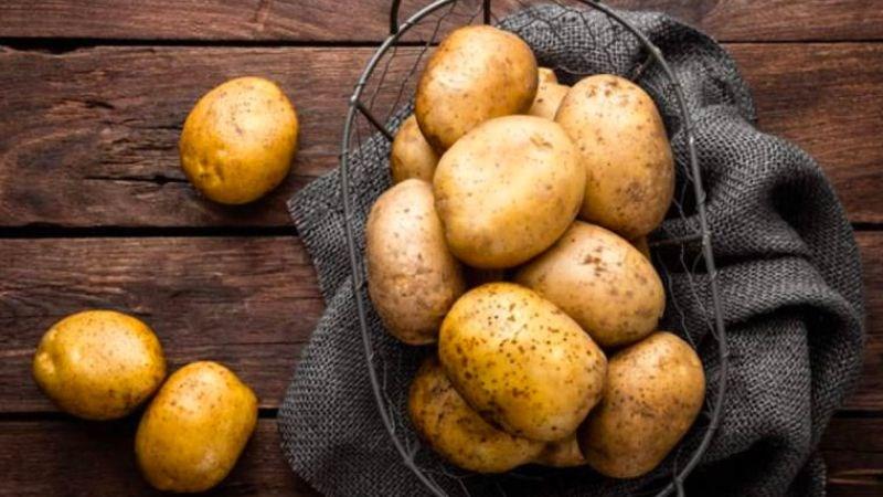 Trong 100 g khoai tây sống thì có khoảng 58 Calo