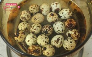 Luộc trứng cút bao nhiêu phút? Thời gian luộc trứng có thể dao động từ 3 đến 8 phút.