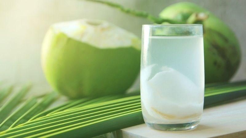 Nước dừa là loại nước giải khát thơm ngon và giàu dinh dưỡng